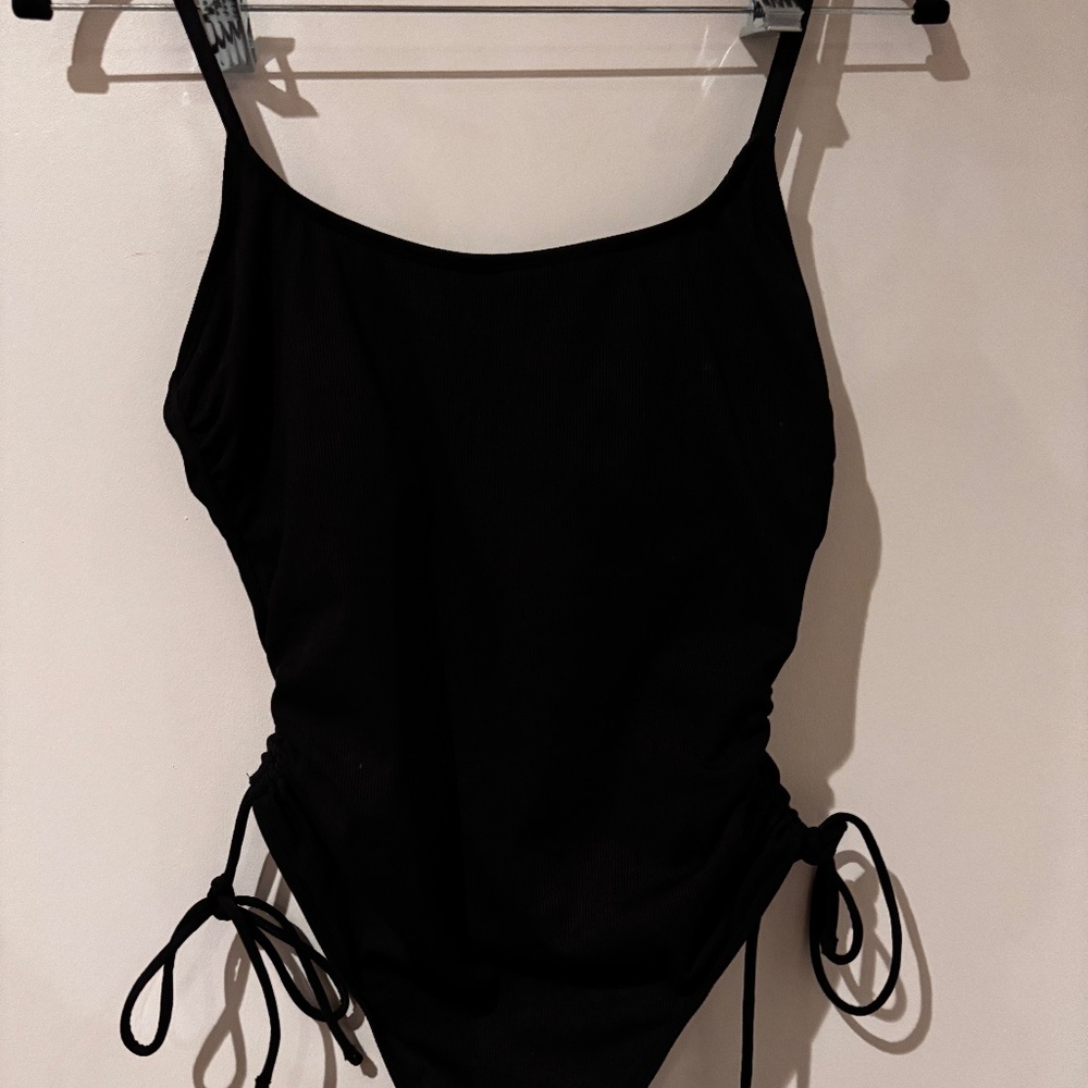 Shade & Shore one piece bathing suit (Small)